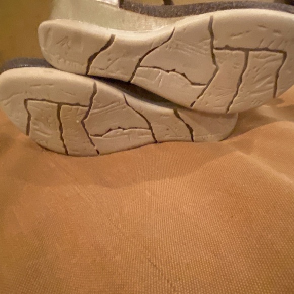 shoes - Picture 4 of 4